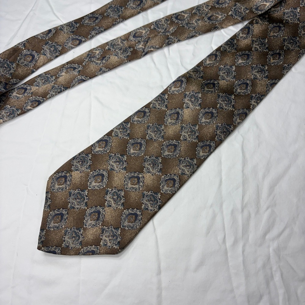 Cambridge Classics Mervyns Mens Brown Geometric Medallion 100% Italian Silk Tie